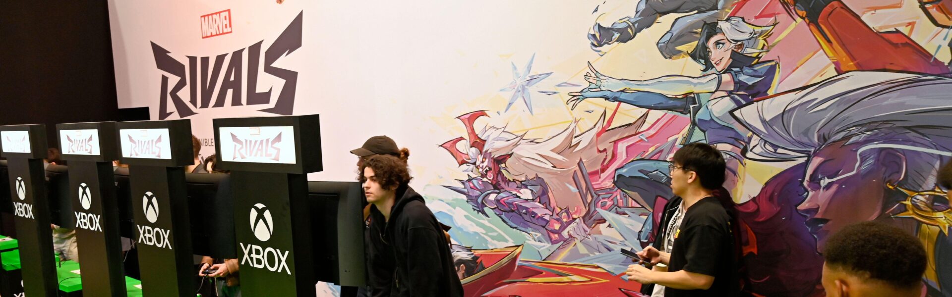 people playing Marvel Rivals in a convention